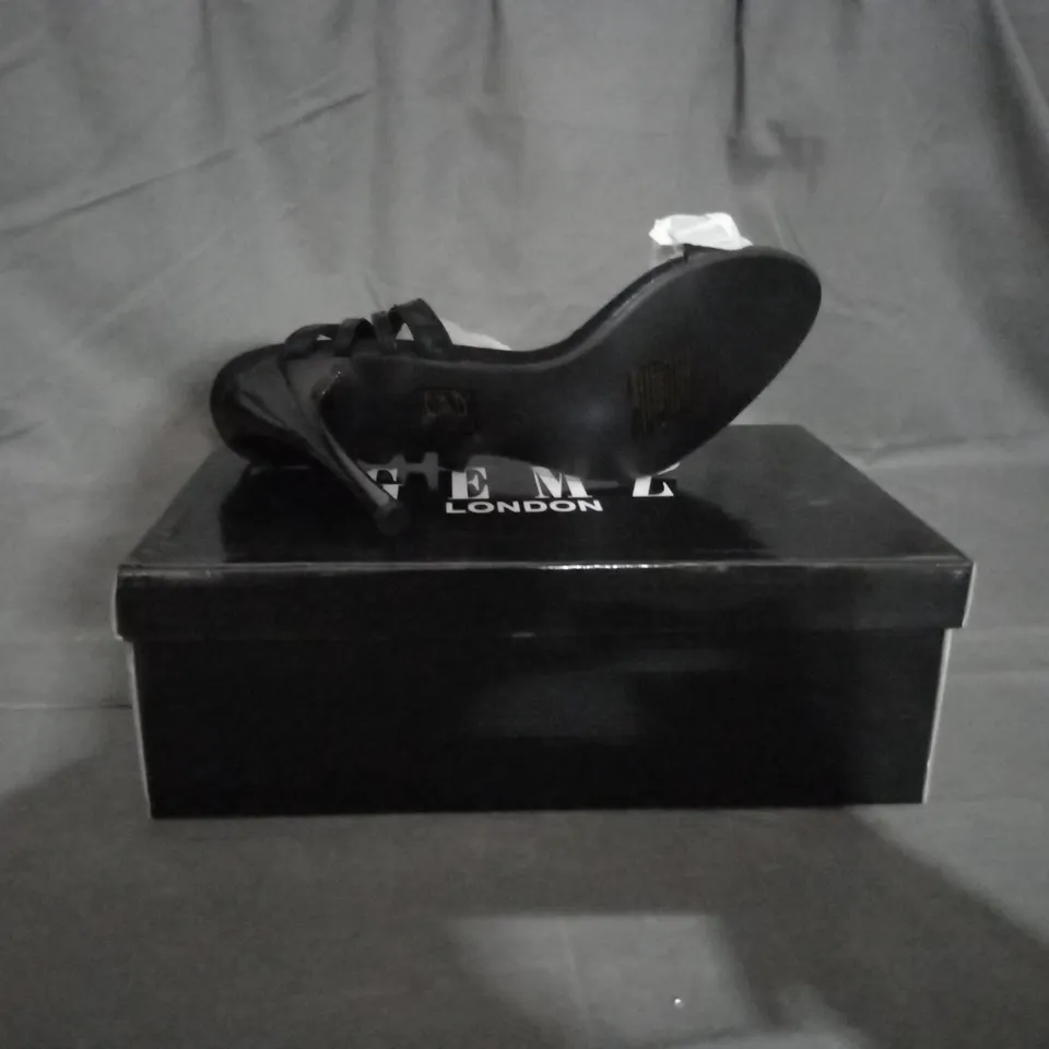 APPROXIMATELY 10 BOXED PAIRS OF GEMZ BLACK STILETTO SANDALS IN VARIOUS SIZES TO INCLUDE SIZE 5 