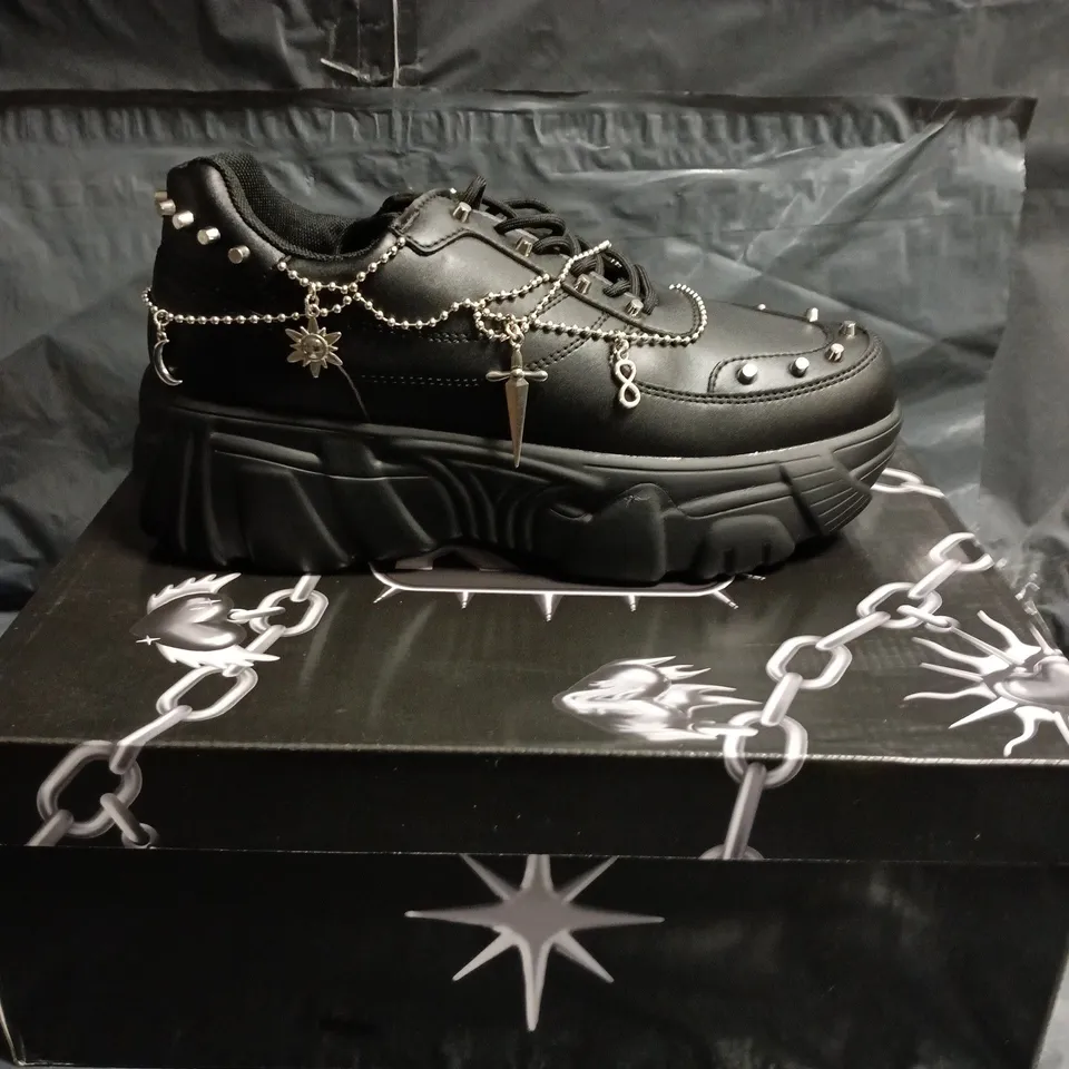 KOI CHAIN-EMBELLISHED BLACK PLATFORM SHOES SIZE 9