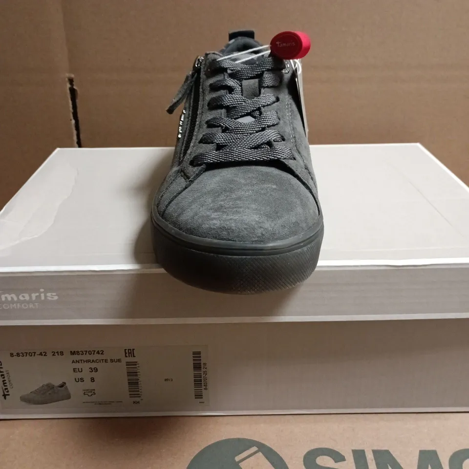 BOXED PAIR OF TAMARIS COMFORT ANTHRACITE SUEDE SNEAKERS – UK 6