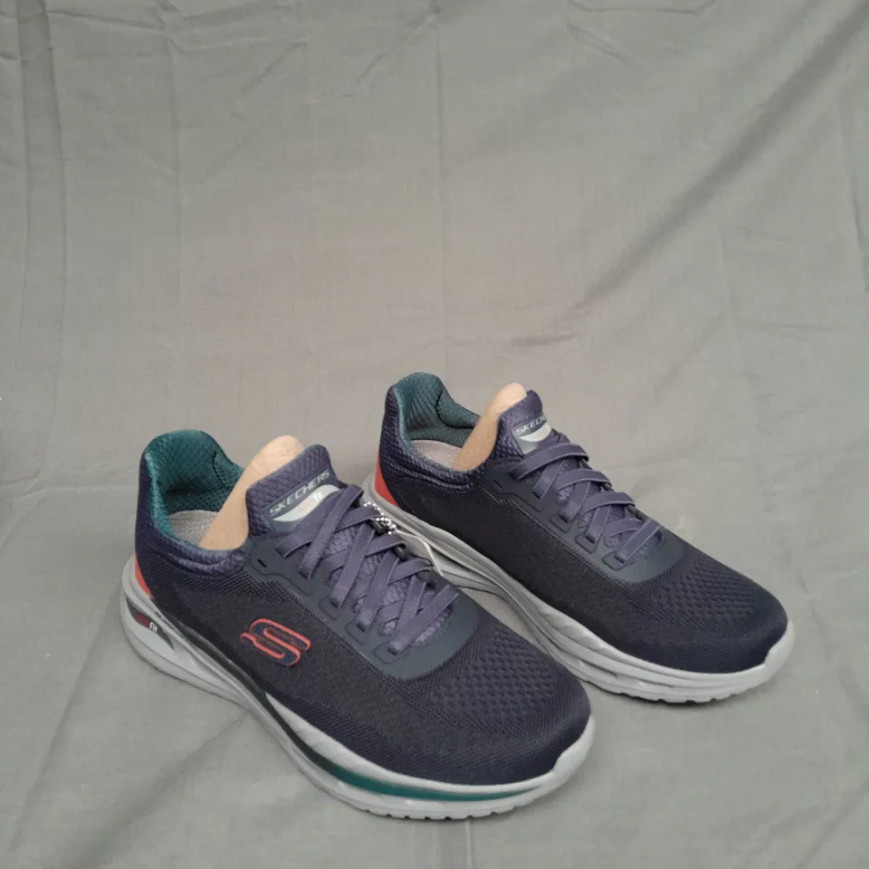 BOXED PAIR OF SKETCHERS ARCH FIT ORVAN-TRAYVER DARK/NAVY SIZE UK 9 