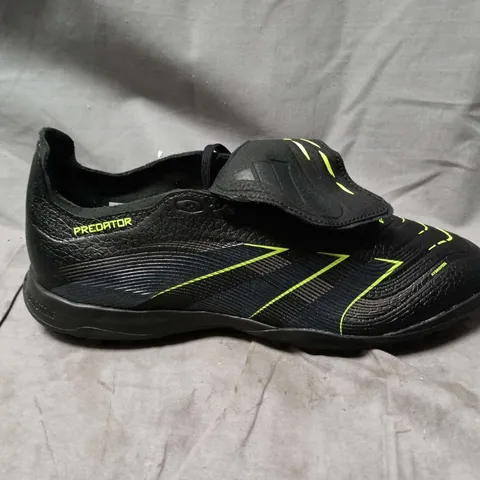 UNBOXED PAIR OF ADIDAS PREDATOR STRIKESCALE BOOTS IN BLACK/GREEN - UK 8