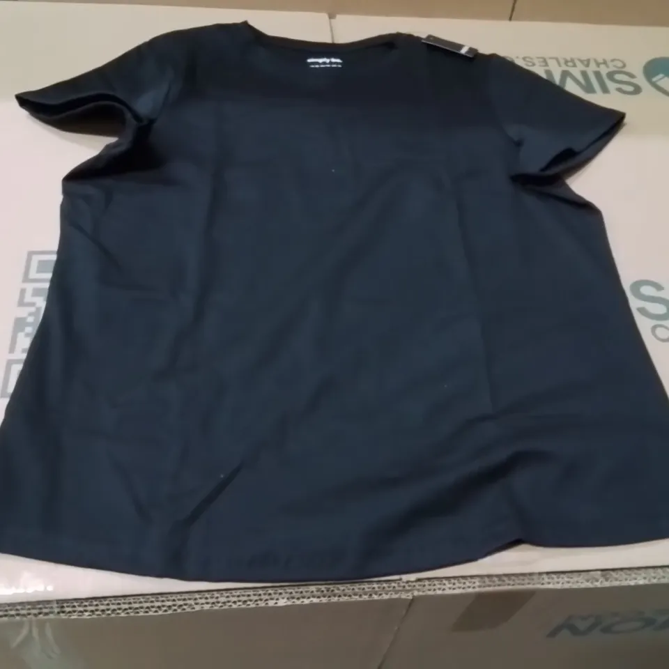 BOXED BRAND NEW APPROXIMATELY 40 SIMPLY BE ACTIVE BLACK T-SHIRT SIZE 20