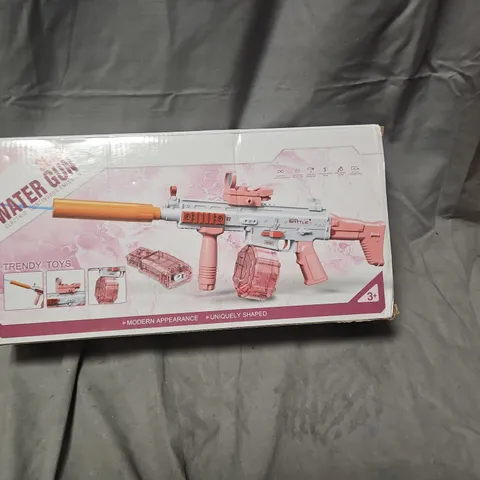 WATER GUN TOY – PINK PLASTIC BLASTER, BOXED (3+ AGES)