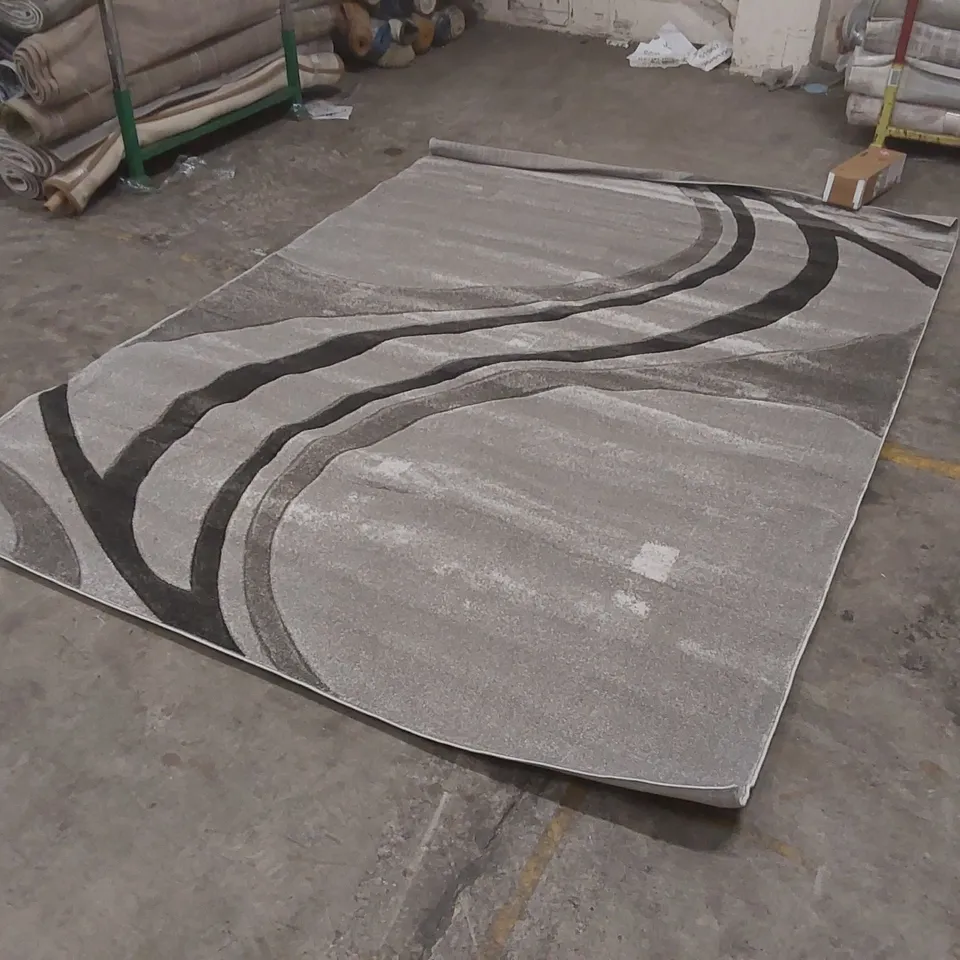 QUALITY DESIGNER PATTERNED RUG - APPROXIMATELY 340 x 240cm