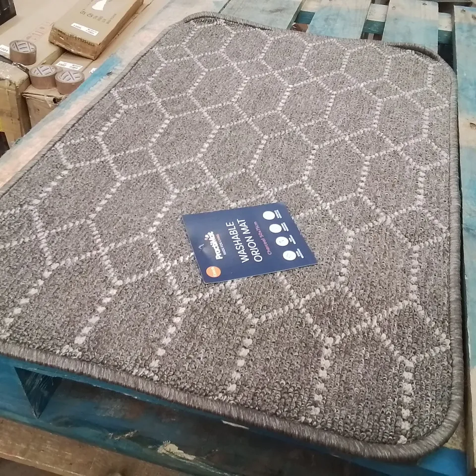 QUALITY DESIGNER AREA RUG - APPROXIMATELY 75X50CM