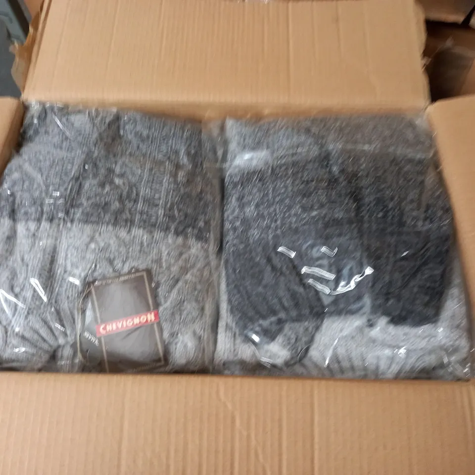 LOT OF APPROXIMATELY 16 CHEVIGNON KNIT WEAR JUMPER IN GREY - M