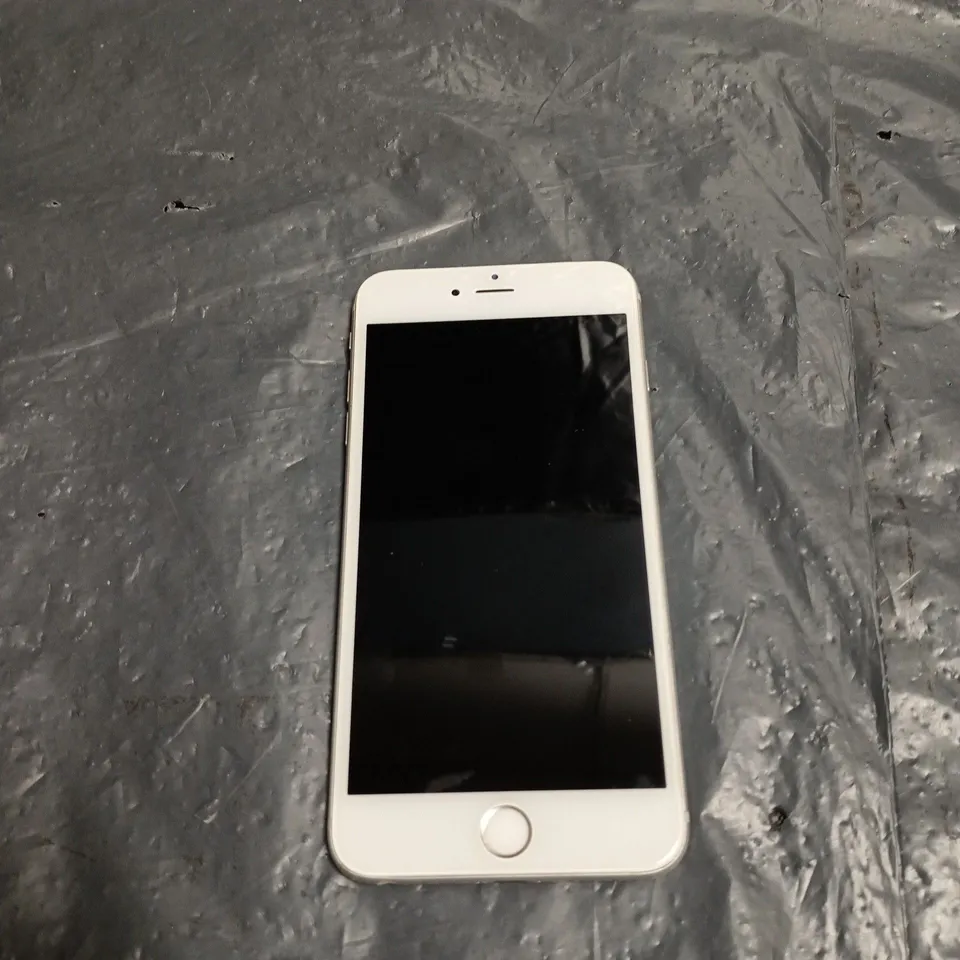 APPLE IPHONE 4.7-INCH – WHITE/SILVER BOXED WITH USB CHARGING CABLE