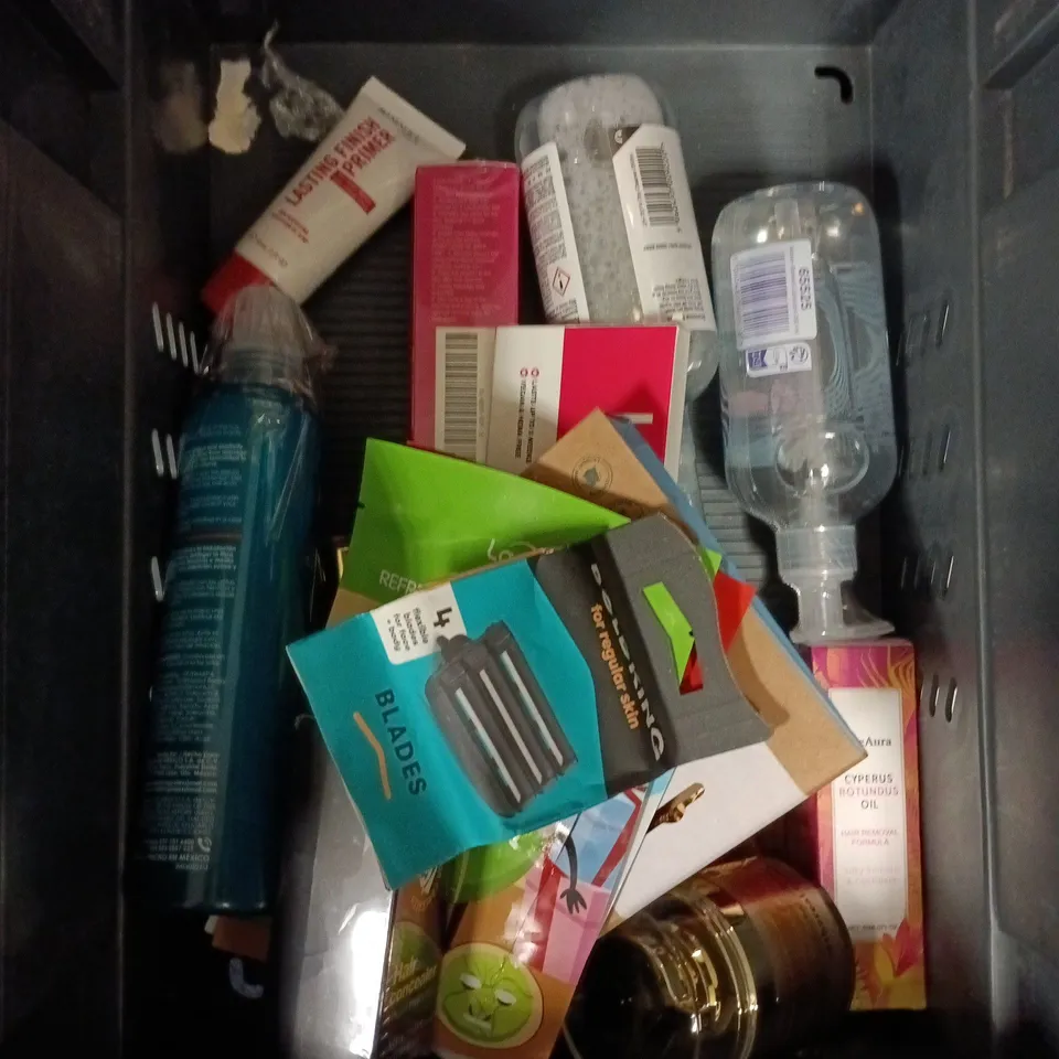 APPROXIMATEY 20 ASSORTED HEALTH AND BEAUTY PRODUCTS TO INCLUDE - SLICK GORILLA 2-IN-1 SHAMPOO & CONDITIONER - JOHNSON'S 5-IN-1 REFRESHING CLEANSING WIPES AND ADIDAS COOL DOWN SHOWER BAR