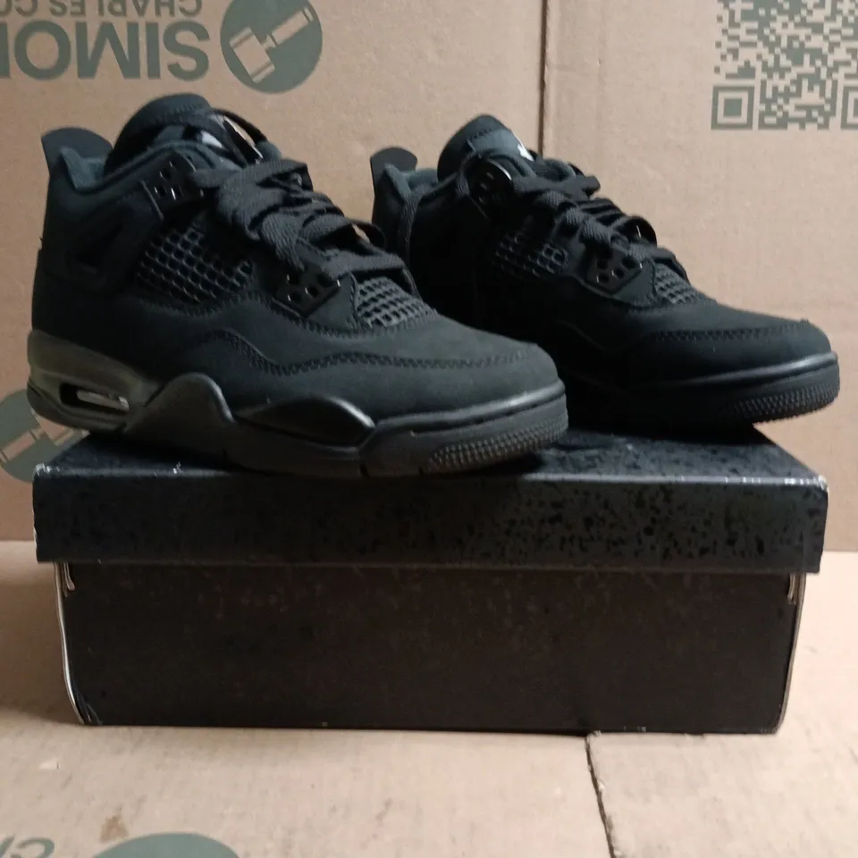 BOXED PAIR OF AIR JORDAN 4 RETRO OG TRAINERS IN BLACK SIZE UK 6