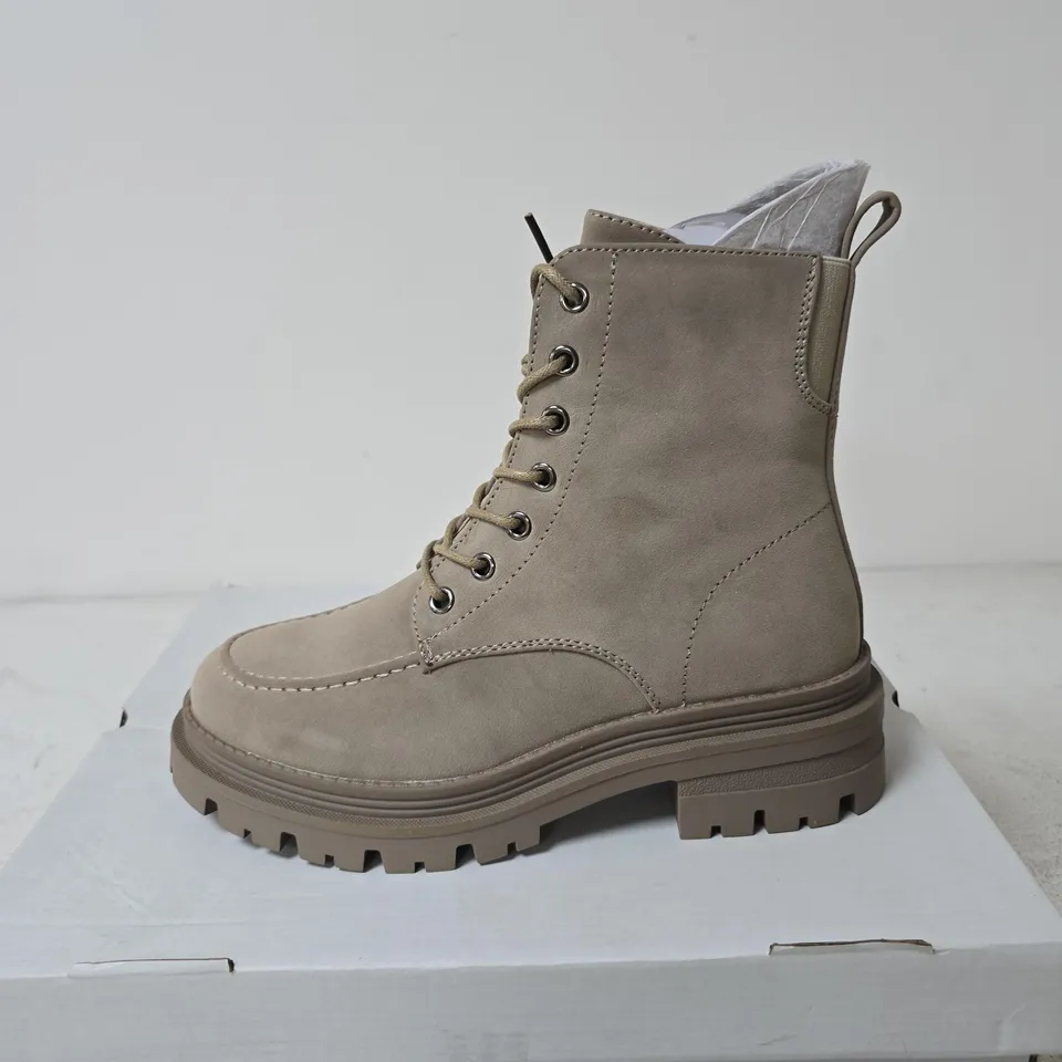 JO & JOE MONTREAL BOOTS, BEIGE - UK SIZE 4