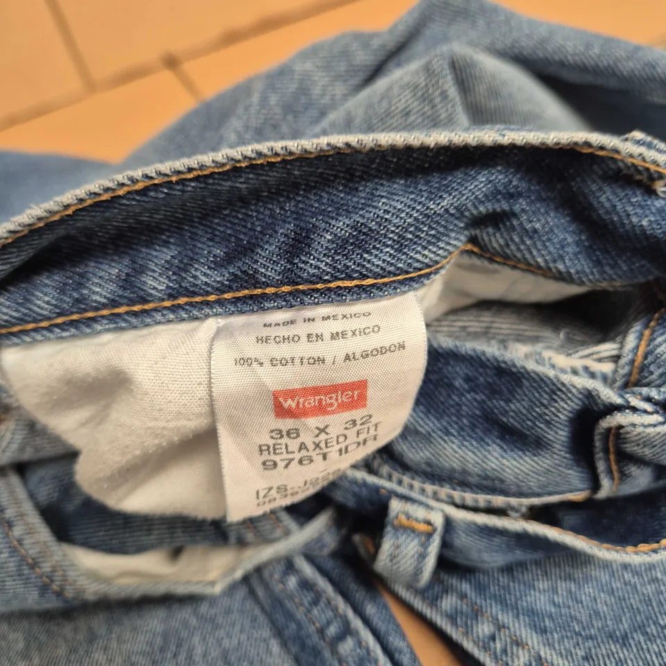WRANGLER PREMIUM JEANS – MEN'S, UK 36 X 32 RELAXED FIT, BLUE DENIM