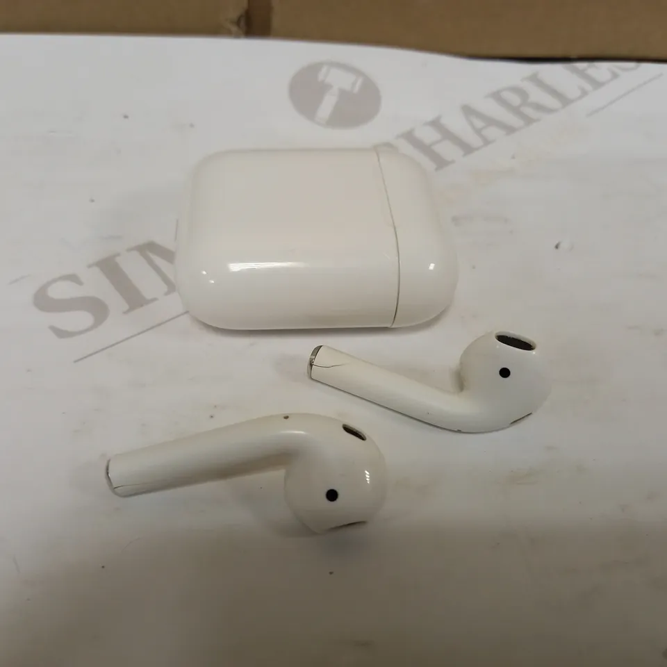APPLE AIRPODS GEN 2 WITH WIRELESS CHARGING CASE