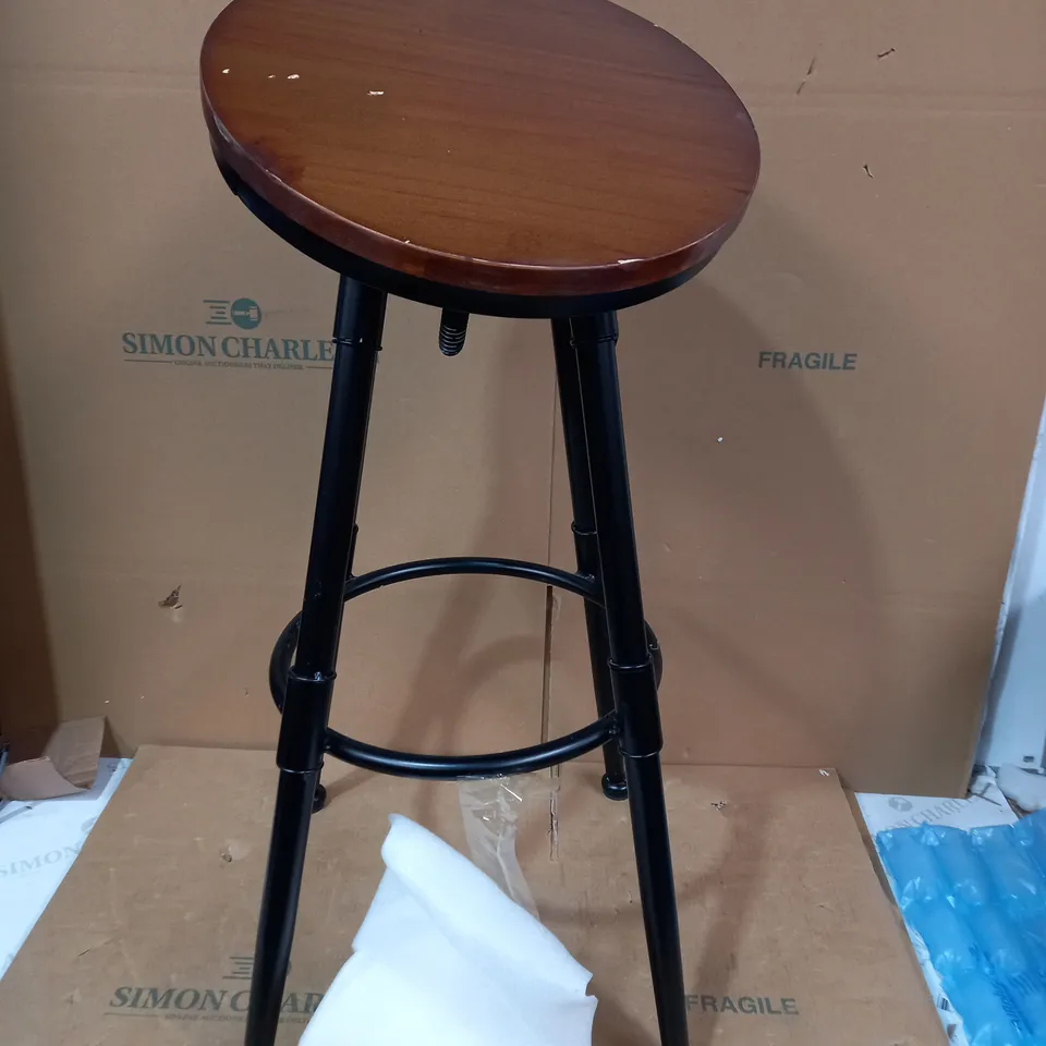 BOXED DESIGNER BLACK METAL/OAK EFFECT BAR STOOL