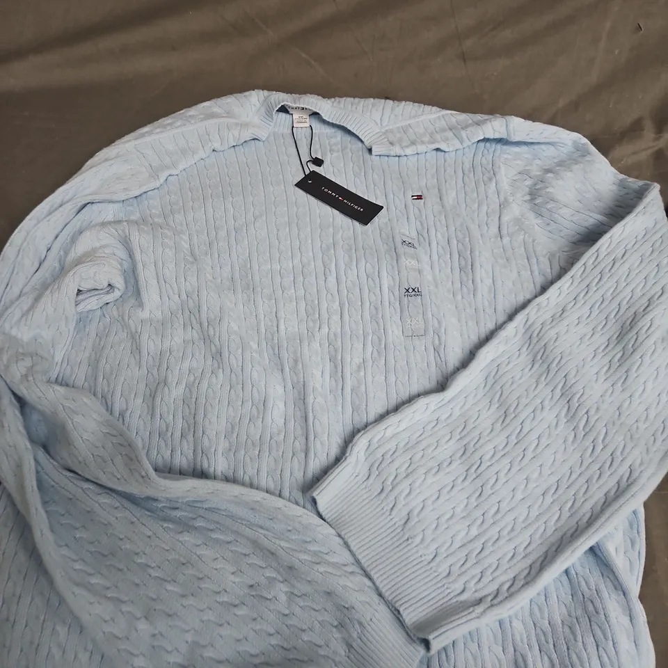 TOMMY HILFIGER LIGHT BLUE CABLE-KNIT SWEATER – XXL – MEN'S KNITWEAR