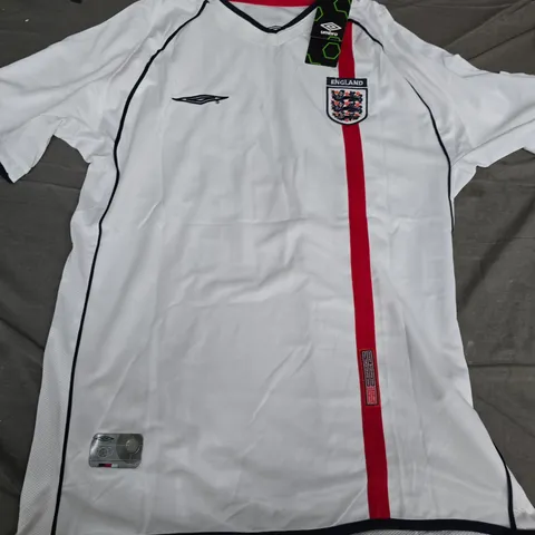 ENGLAND NATIONAL FOOTBALL TEAM JERSEY BY UMBRO - WHITE WITH RED STRIPE - SIZE XL (GREAT #12)