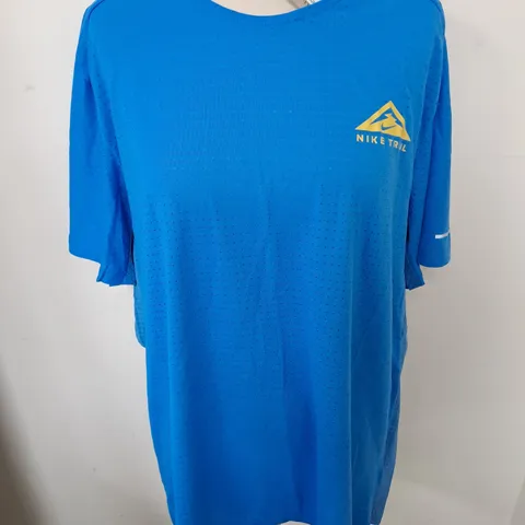 NIKE TRAIL SHORT SLEEVE TOP IN BLUE - LARGE