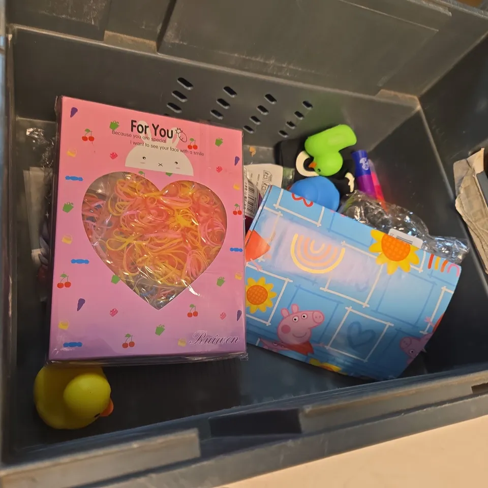 LARGE QUANTITY OF TOYS AND ACCESSORIES TO INCLUDE; K POP DEMON HUNTERS PARTY HATS, HEART WAKE UP AND WIN, MINI BARBIE LAND, SOPHIE LA GIRAFFE, BABY CAR AND SOFT TOY