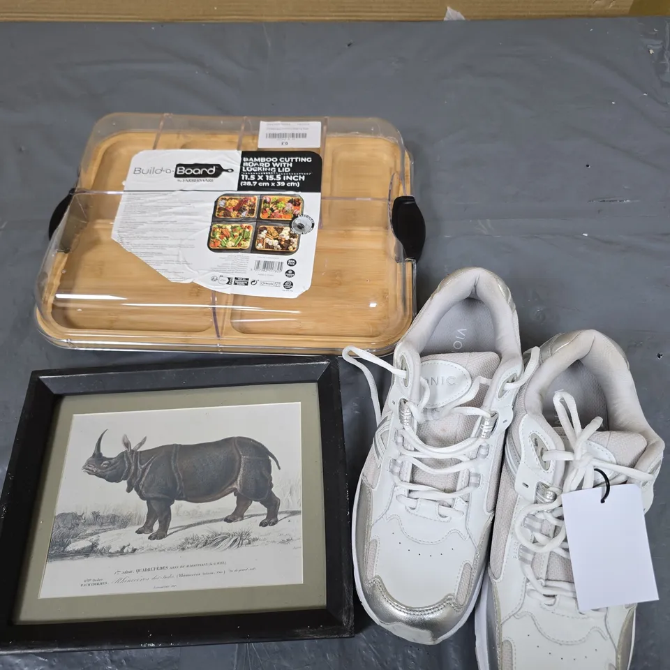 APPROXIMATELY 10 ASSORTED HOUSEHOLD PRODUCTS TO INCLUDE SERVING BOARD, PICTURE FRAME, SHOES ETC