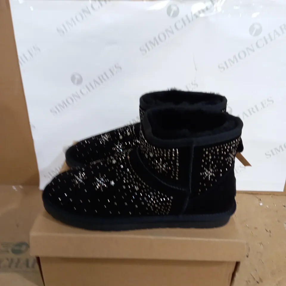 BONOVA SPARKLE SHEEPSKIN BOOT SIZE 9