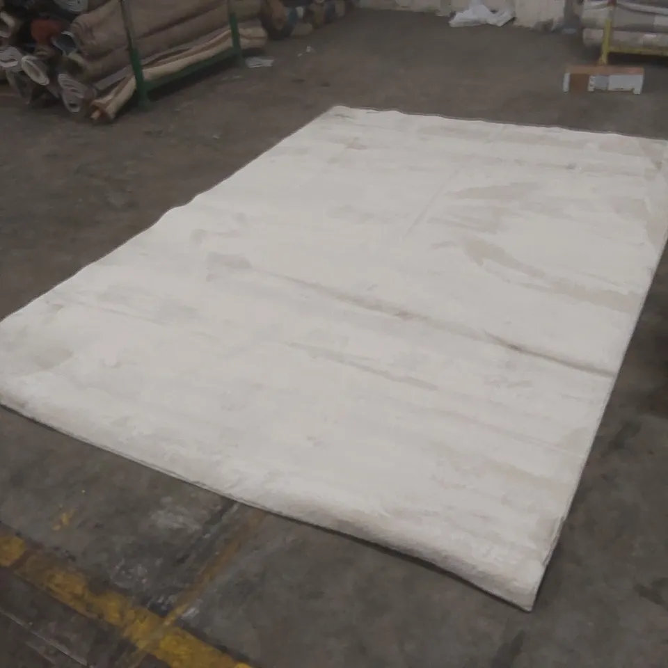 QUALITY DESIGNER FLUFFY RUG - APPROXIMATELY 335 x 240cm