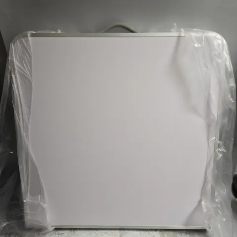 RECTANGLE FOLDING TABLE IN WHITE 