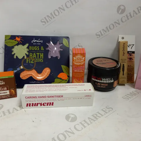 LOT OF APPROXIMATELY 20 ASSORTED HEALTH & BEAUTY ITEMS, TO INCLUDE NO 7 MASCARA, COUGAR, BATH BOMBS, ETC