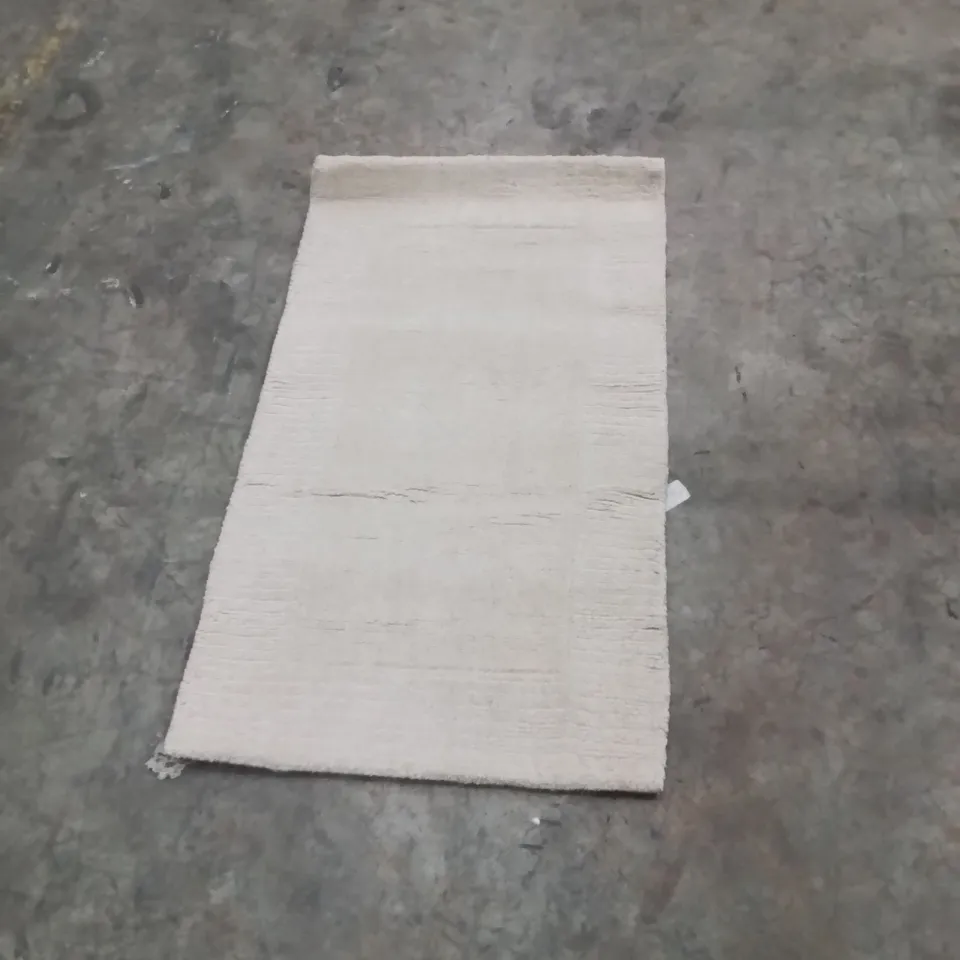 QUALITY DESIGNER AREA RUG - APPROXIMATELY 110X60CM