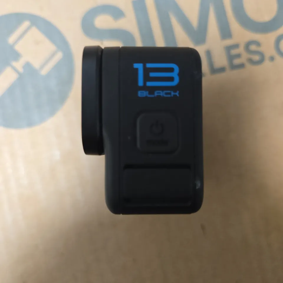 GOPRO ACTION CAMERA IN CASE WITH USB-C CABLE & WALL CHARGER