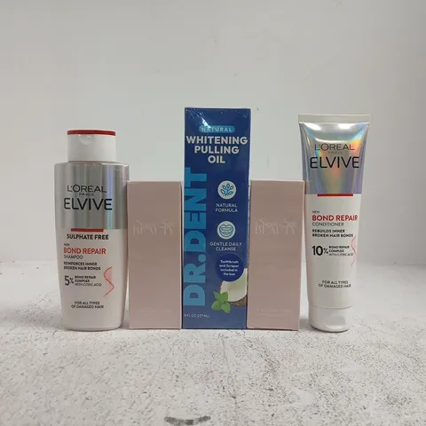 APPROXIMATELY 20 ASSORTED COSMETIC ITEMS INCLUDING VARIOUS MAKES AND BRANDS - COLLECTION ONLY