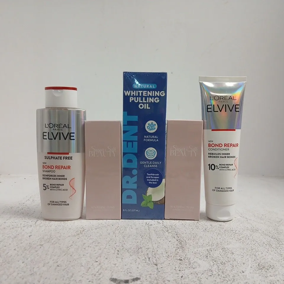 APPROXIMATELY 20 ASSORTED COSMETIC ITEMS INCLUDING VARIOUS MAKES AND BRANDS - COLLECTION ONLY