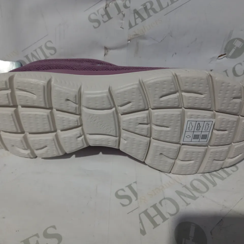 BOXED PAIR OF SKECHERS MEMORY FOAM TRAINERS IN PURPLE UK SIZE 5.5