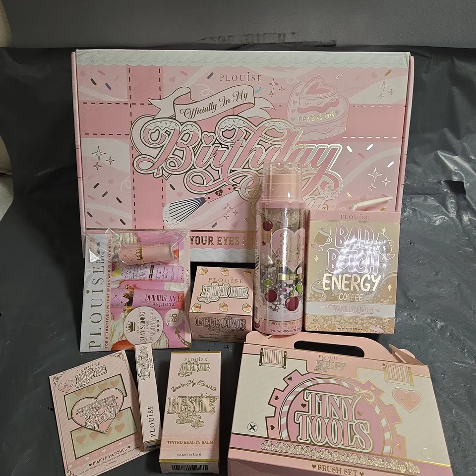 BOX OF 7 ASSORTED PLOUISE COSMETICS TO INCLUDE - TINY TOOLS BRUSH SET - MINI ME MAKEUP REMOVER - JUST A SWIPE CHERRY MICELLAR WATER - ETC