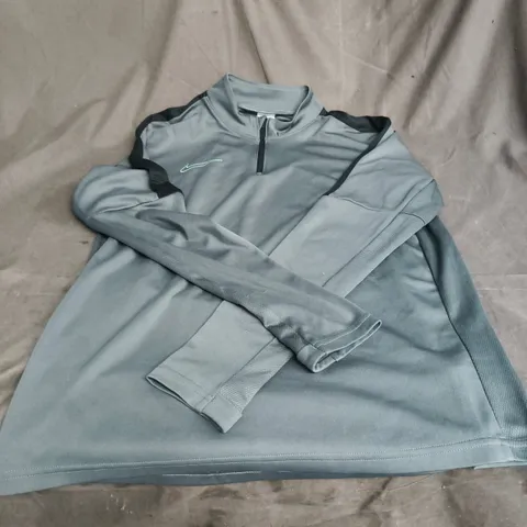 NIKE DRI-FIT TRAINING TOP – UK SIZE M