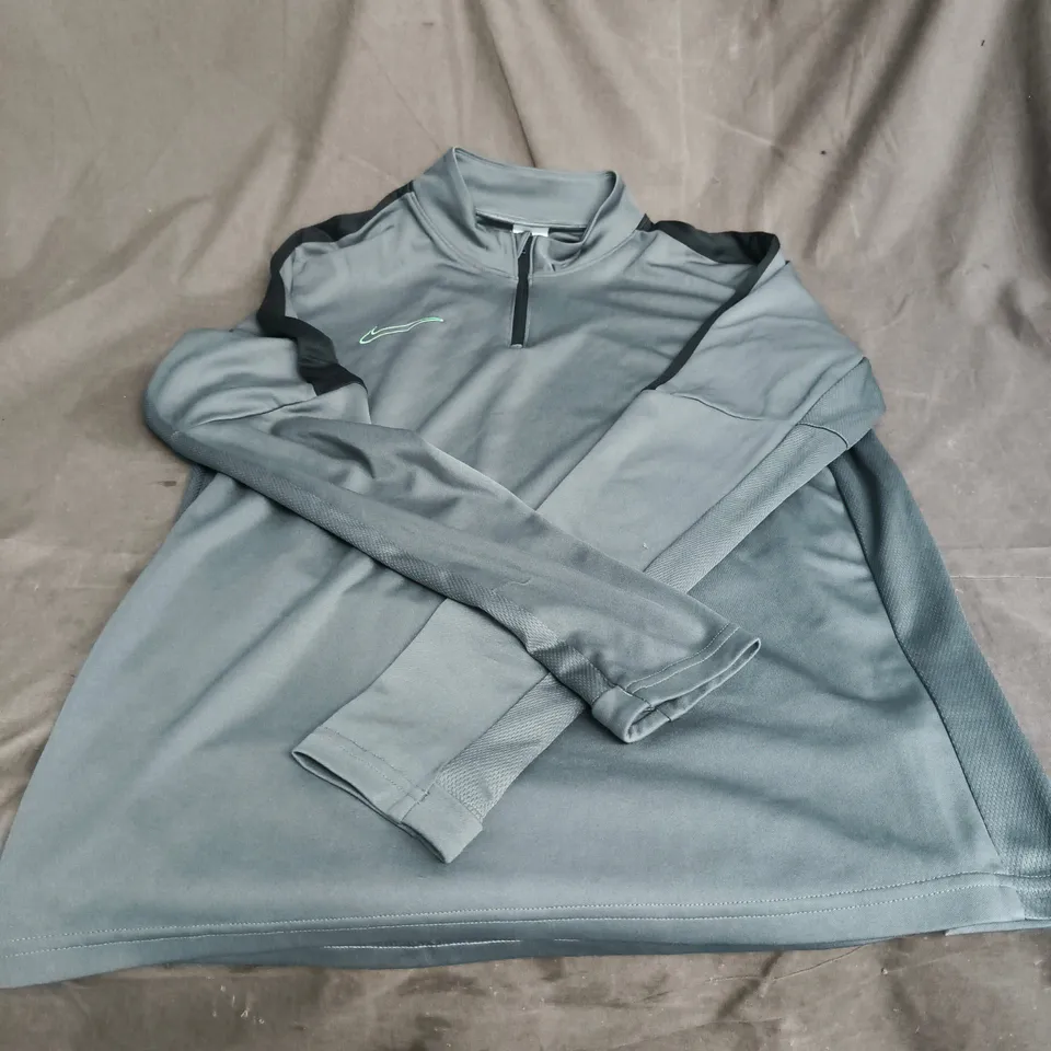 NIKE DRI-FIT TRAINING TOP – UK SIZE M