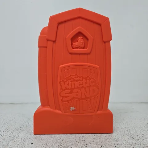 SANDY FARM PLAYSET WITH MOULDS AND TOOLS IN A RED BARN CASE
