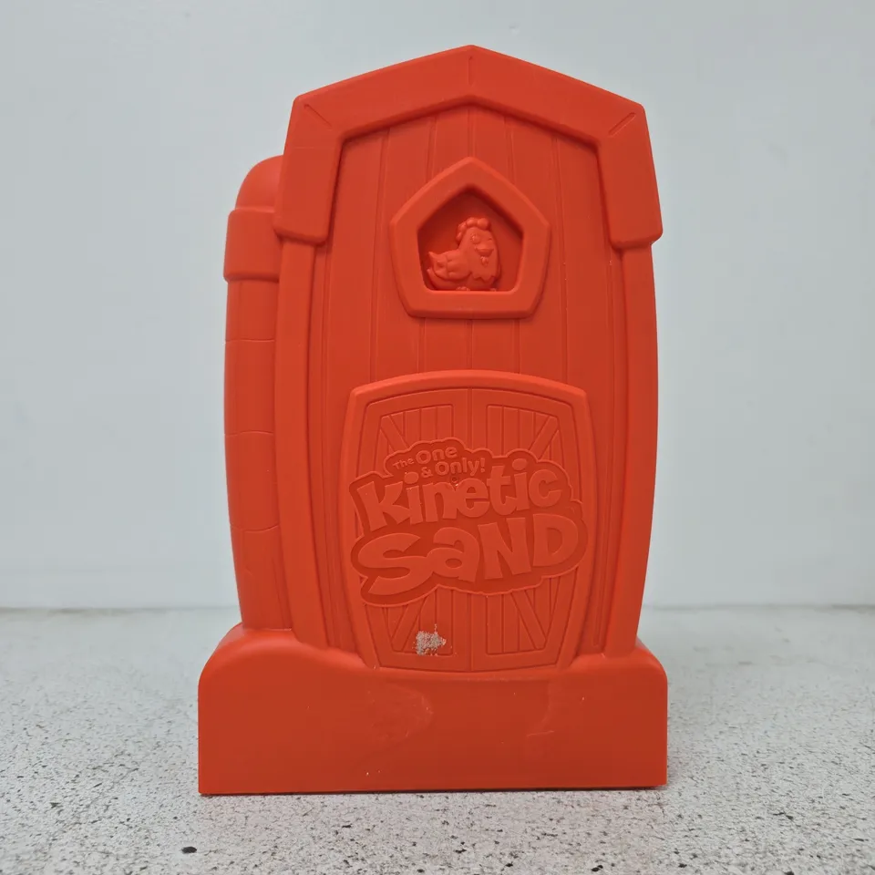 SANDY FARM PLAYSET WITH MOULDS AND TOOLS IN A RED BARN CASE