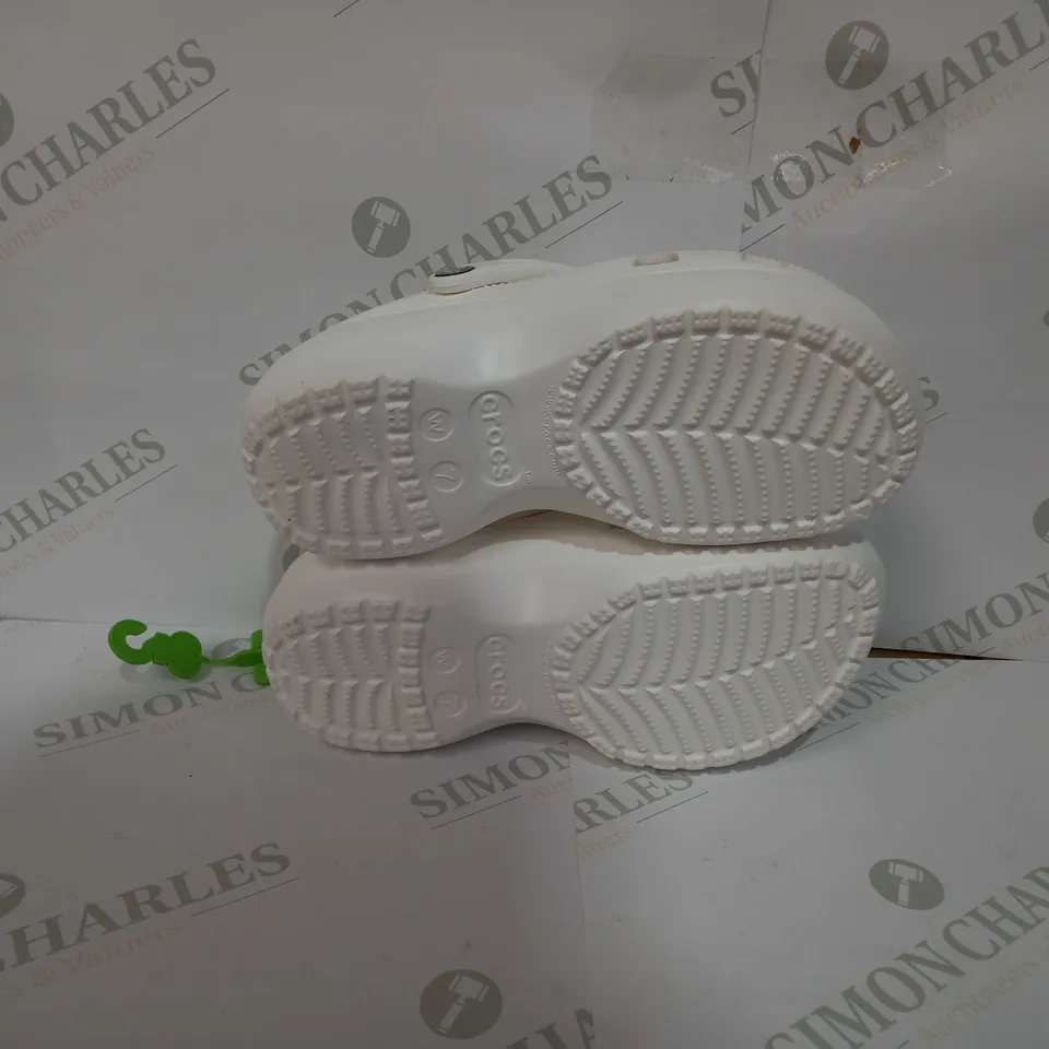CROCS CLASSIC PLATFORM IN WHITE - UK 5