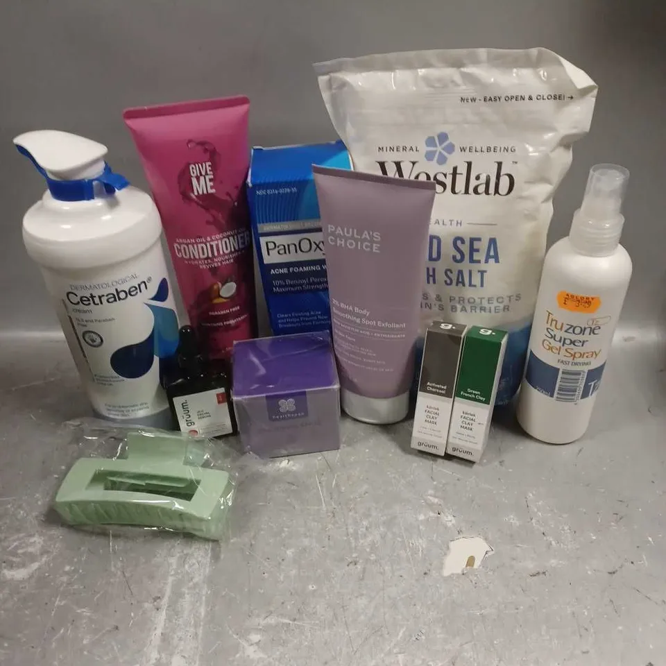 APPROXIMATELY 20 ASSORTED COSMETIC ITEMS TO INCLUDE - WESTLAB DEAD SEA BATH SALT - PAULA'S CHOICE BODY SMOOTHING EXFOLIANT - HEALTHSPAN DAY CREAM - ETC