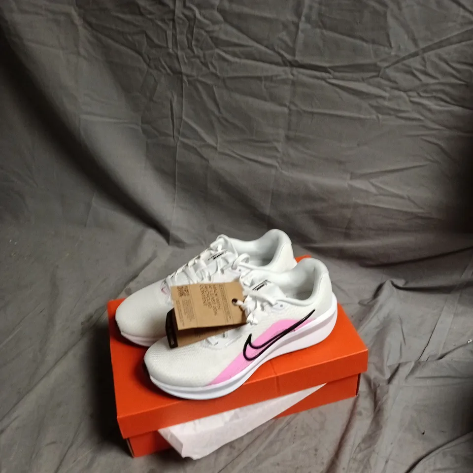 NIKE WOMEN’S RUNNING SHOES – WHITE WITH PINK SWOOSH, BOXED WITH TAGS UK6