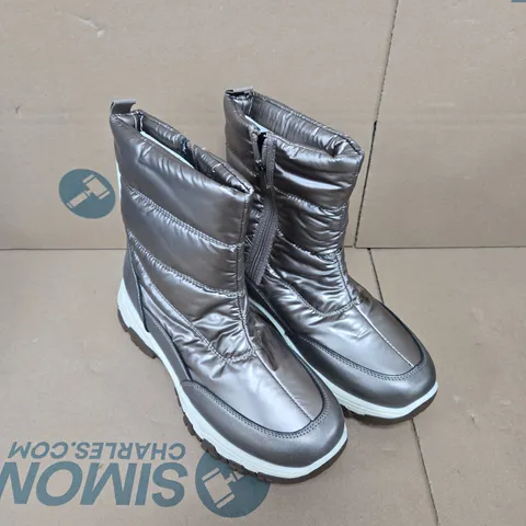 E. SHOES BY EMMA VALAIS CHAMPAGNE BOOTS, UK SIZE 7