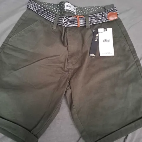 TOKYO LAUNDRY TL FORIO SHORTS IN FOREST GREEN - MEDIUM