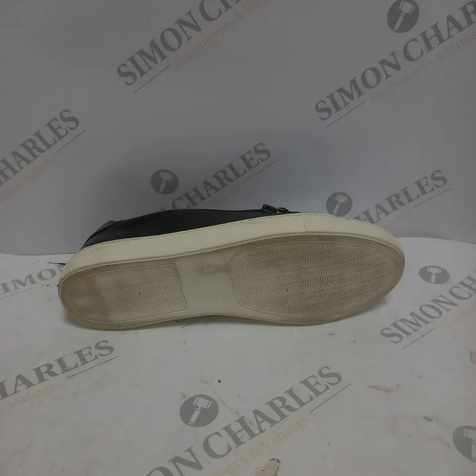 BOXED PAIR OF MAISON DE NIMES LEATHER ZIP SIDE TRAINERS IN BLACK - SIZE 5