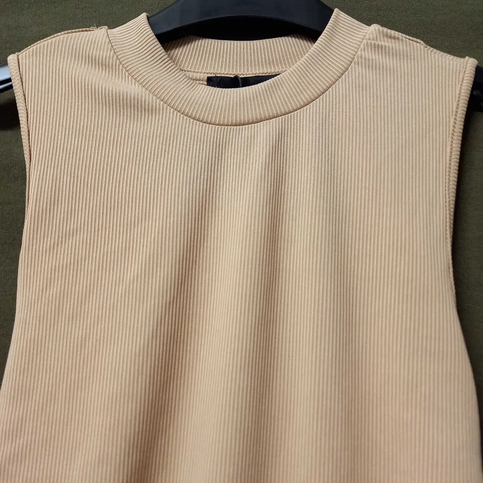 CIDER SLEEVELESS TEXTURED VEST TOP IN BEIGE - SMALL