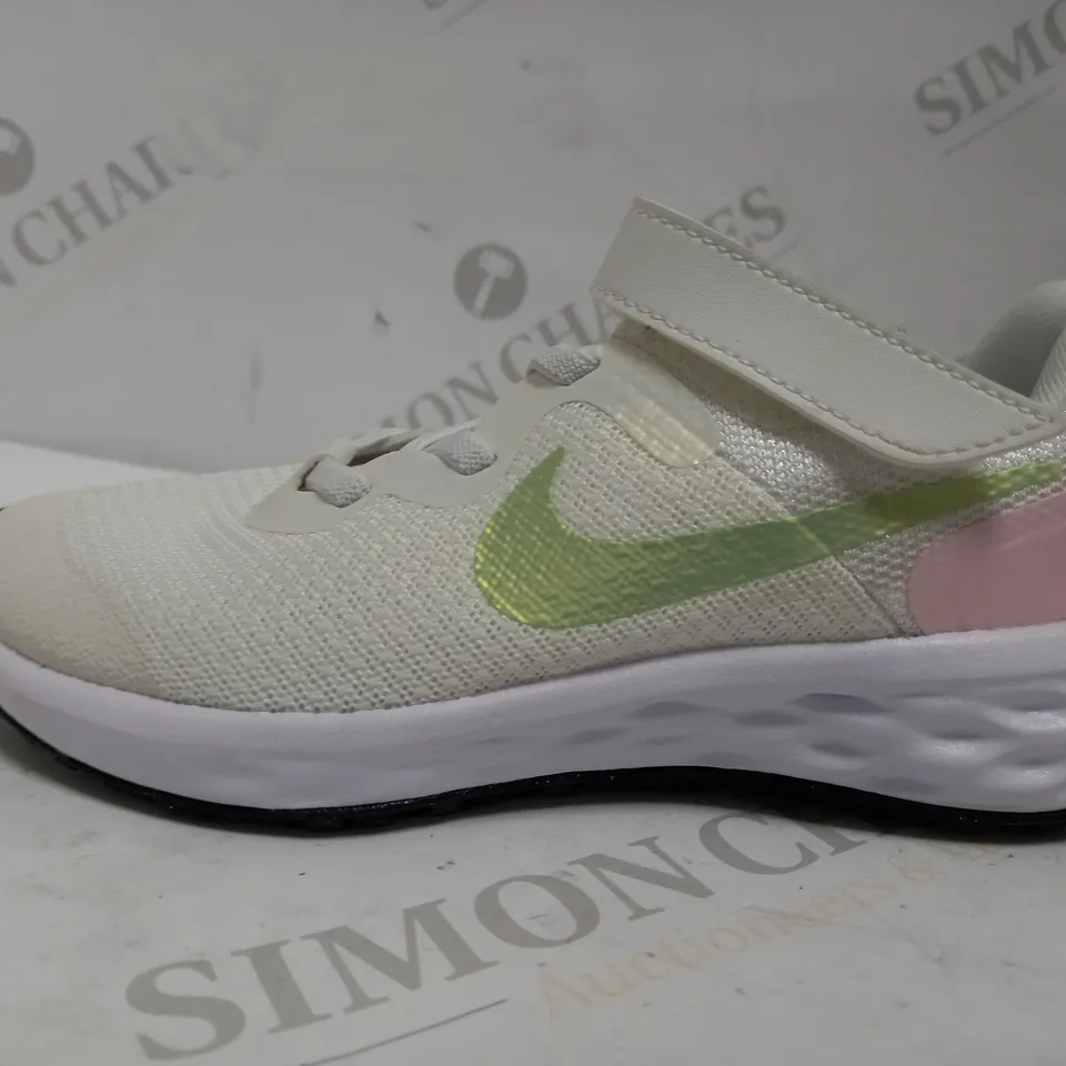 WHITE KID'S RUNNING SHOES IN THE STYLE OF NIKE UK SIZE 12 JUNIOR