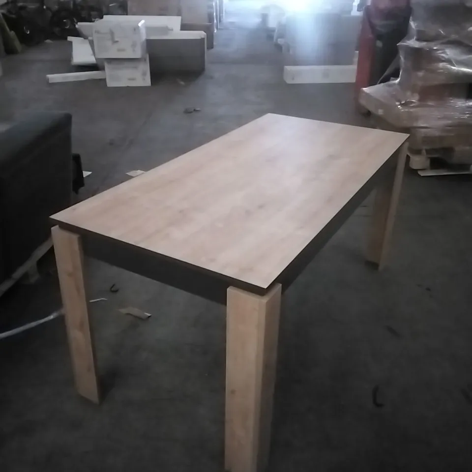 MANHATTAN DINING TABLE - ANTHRACITE/OAK