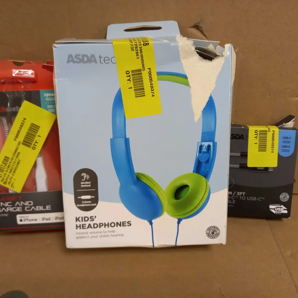 BOX OF APPROXIMATELY 20 ASSORTED ELECTRICAL ITEMS TO INCLUDE BLACKWEB SYNC & CHARGE CABLE, ASDA TECH KIDS HEADPHONES, ASDA TECH USB-C TO USB-C CABLE, ETC