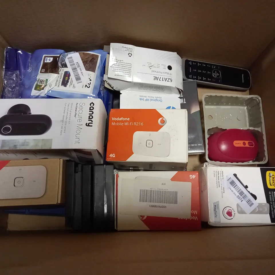 LOT OF APPROXIMATELY 20 ASSORTED TECH ITEMS TO INCLUDE SONY DVD PLAYERS, MARLEY EARPHONES AND LOGITECH MOUSES