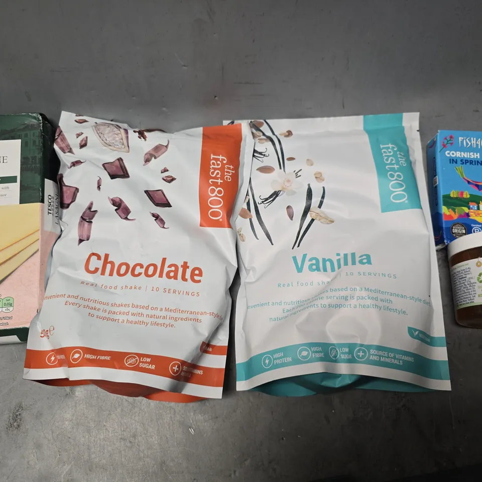 APPROXIMATELY 12 ASSORTED FOOD ITEMS TO INCLUDE - JUST BEE HONEY , TESCO LASAGNE PASTA ETC