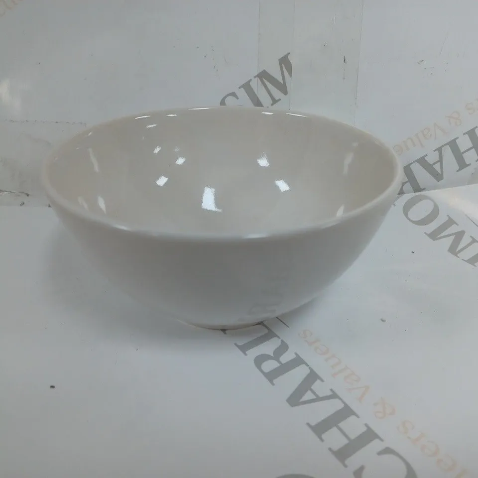 BRAND NEW BOXED CESIRO 12 PIECE DINNERWARE SET TO INCLUDE LARGE PLATES SMALL PLATES AND BOWLS / COLLECTION ONLY 