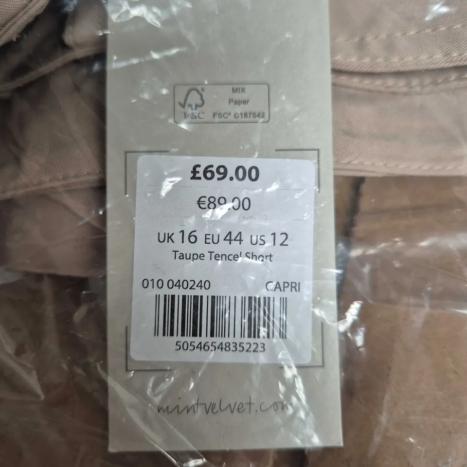 MINT VELVET TAUPE CAPRI TENNIS SHORTS – UK 16 (EU 44, US 12)